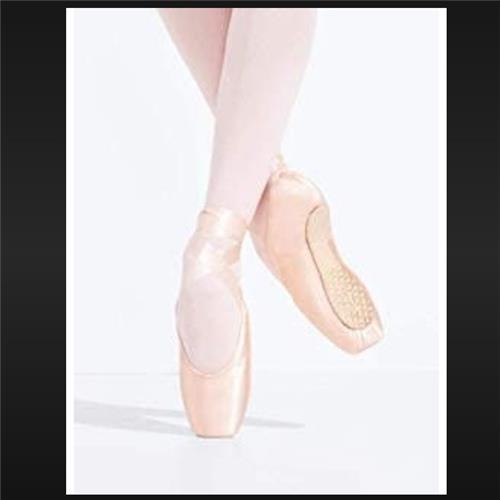 PLIE ll POINTE SHOES